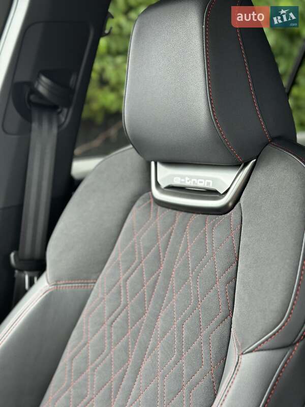Внедорожник / Кроссовер Audi Q5 e-tron 2022 в Киеве фото 25 Внедорожник / Кроссовер Audi Q5 e-tron 2022 в Киеве