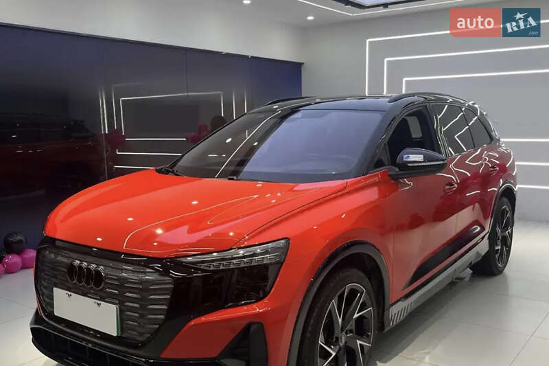 Внедорожник / Кроссовер Audi Q5 e-tron 2022 в 