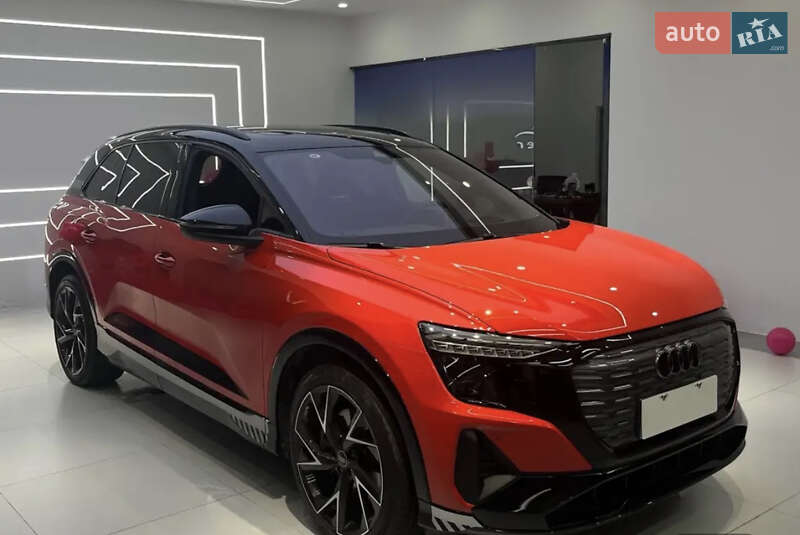 Внедорожник / Кроссовер Audi Q5 e-tron 2022 в 