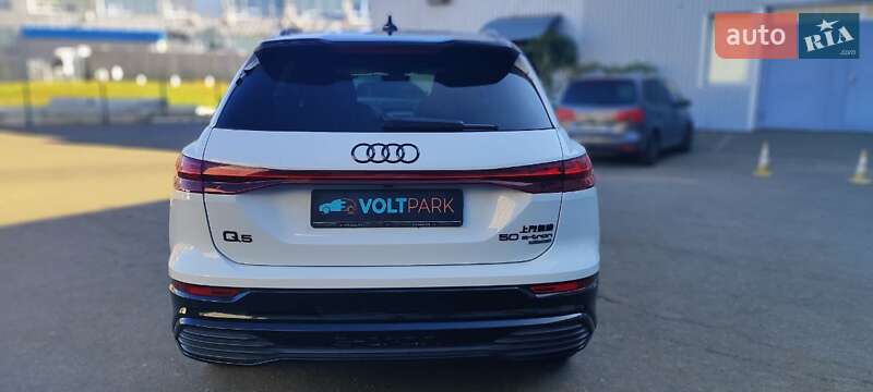 Позашляховик / Кросовер Audi Q5 e-tron 2024 в Києві