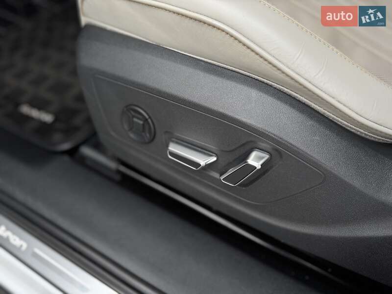 Позашляховик / Кросовер Audi Q5 e-tron 2022 в Києві