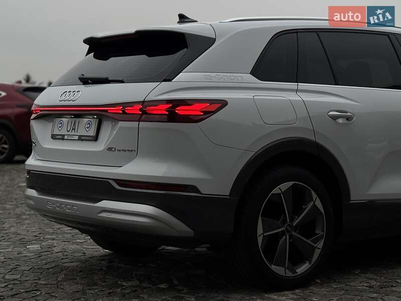 Позашляховик / Кросовер Audi Q5 e-tron 2022 в Києві