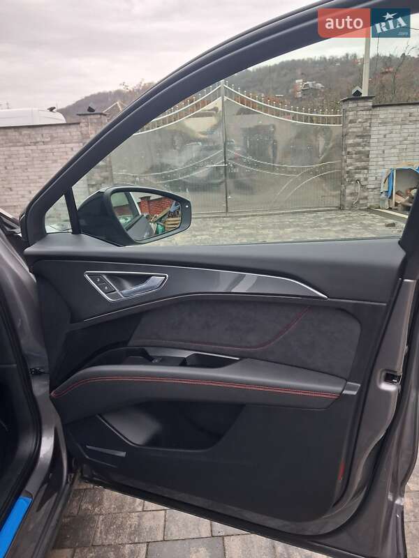 Позашляховик / Кросовер Audi Q5 e-tron 2022 в Мукачевому