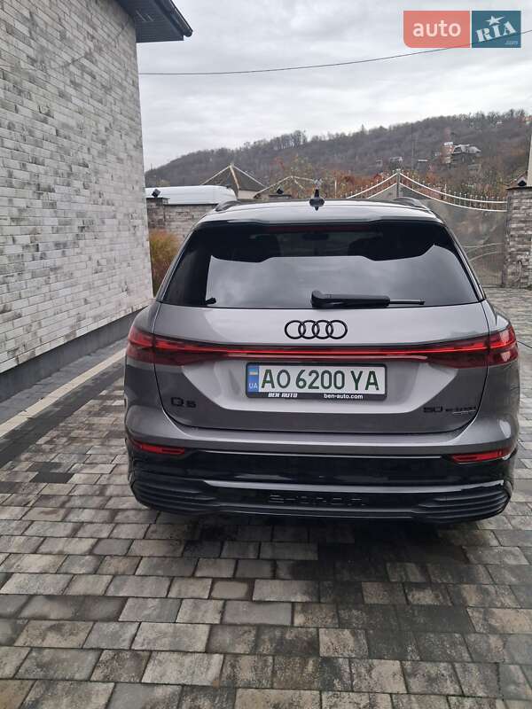 Позашляховик / Кросовер Audi Q5 e-tron 2022 в Мукачевому