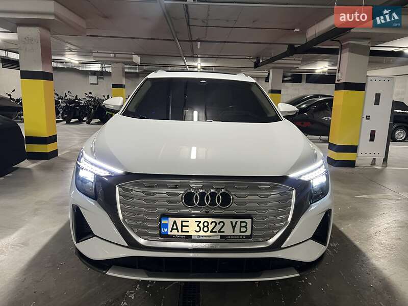 Внедорожник / Кроссовер Audi Q5 e-tron 2022 в Днепре