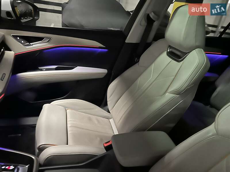 Внедорожник / Кроссовер Audi Q5 e-tron 2022 в Днепре