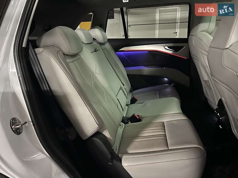 Внедорожник / Кроссовер Audi Q5 e-tron 2022 в Днепре