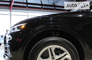 Позашляховик / Кросовер Audi Q5 2018 в 