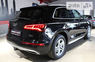 Позашляховик / Кросовер Audi Q5 2018 в 