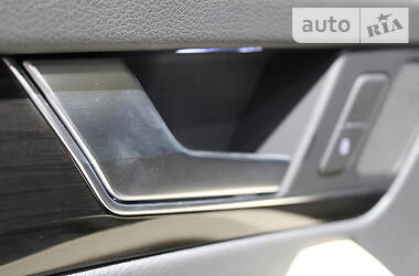 Позашляховик / Кросовер Audi Q5 2018 в 