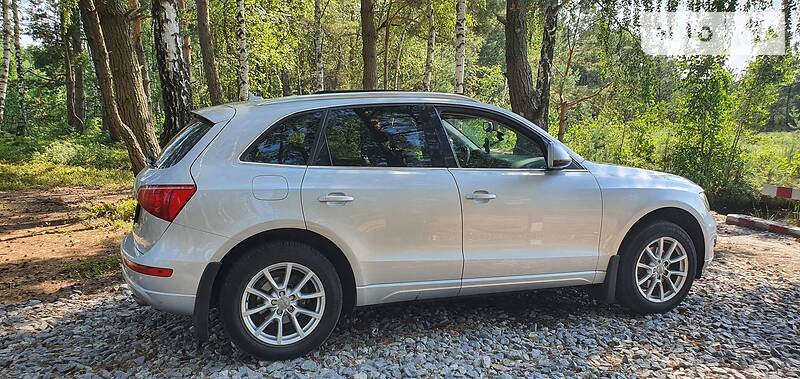 Внедорожник / Кроссовер Audi Q5 2010 в Полонном