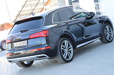 Внедорожник / Кроссовер Audi Q5 2017 в 