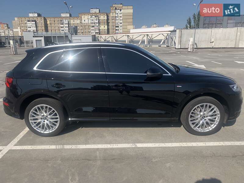 Позашляховик / Кросовер Audi Q5 2019 в Києві