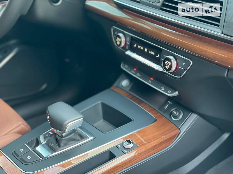 Позашляховик / Кросовер Audi Q5 2021 в Києві
