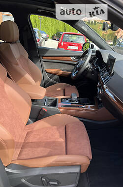 Позашляховик / Кросовер Audi Q5 2021 в 