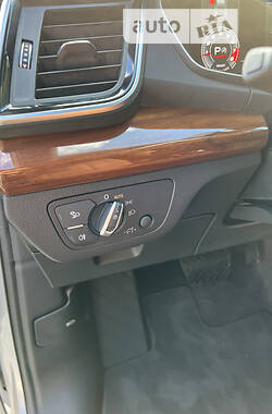 Позашляховик / Кросовер Audi Q5 2021 в 