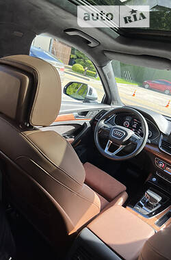 Позашляховик / Кросовер Audi Q5 2021 в 