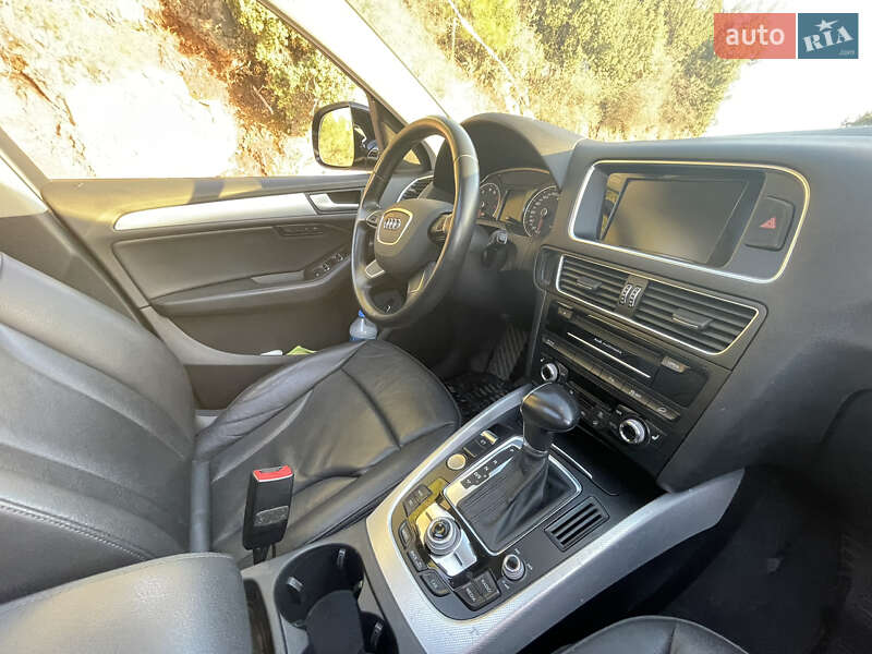 Внедорожник / Кроссовер Audi Q5 2015 в Черноморске