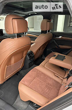 Позашляховик / Кросовер Audi Q5 2021 в 