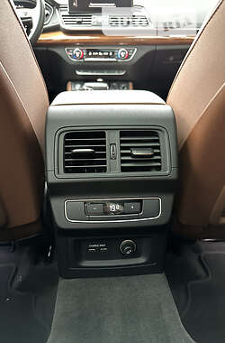 Позашляховик / Кросовер Audi Q5 2021 в 