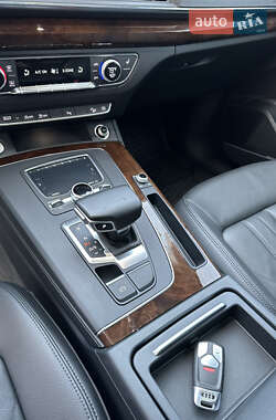 Внедорожник / Кроссовер Audi Q5 2017 в 