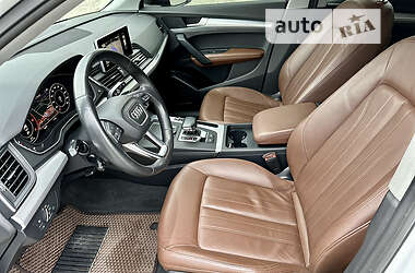 Внедорожник / Кроссовер Audi Q5 2018 в 