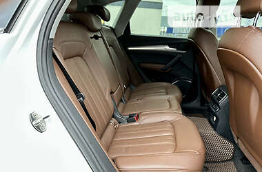 Внедорожник / Кроссовер Audi Q5 2018 в 