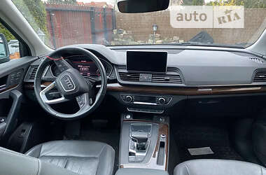 Позашляховик / Кросовер Audi Q5 2019 в 