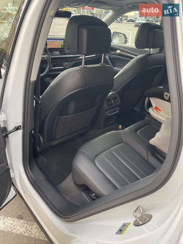 Внедорожник / Кроссовер Audi Q5 2019 в Киеве