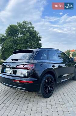 Внедорожник / Кроссовер Audi Q5 2017 в 