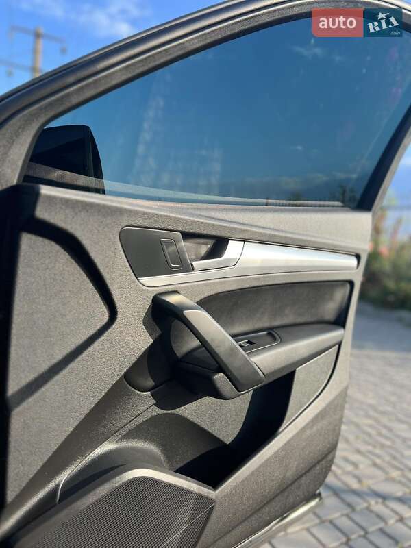 Внедорожник / Кроссовер Audi Q5 2017 в Одессе