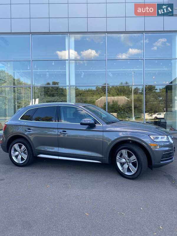 Позашляховик / Кросовер Audi Q5 2019 в Києві