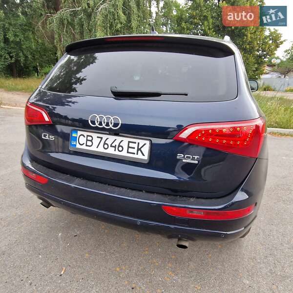 Внедорожник / Кроссовер Audi Q5 2010 в Чернигове