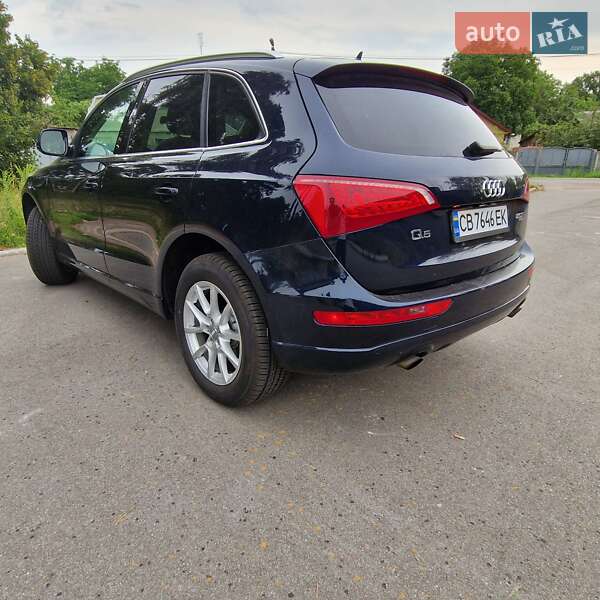 Внедорожник / Кроссовер Audi Q5 2010 в Чернигове