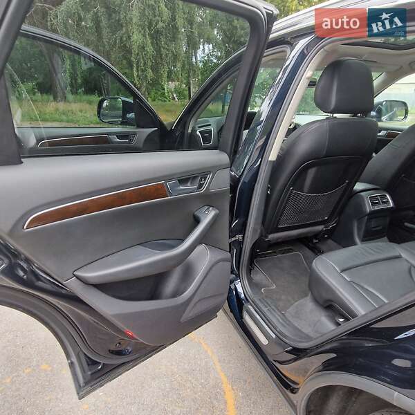 Внедорожник / Кроссовер Audi Q5 2010 в Чернигове