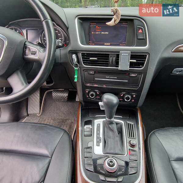 Внедорожник / Кроссовер Audi Q5 2010 в Чернигове