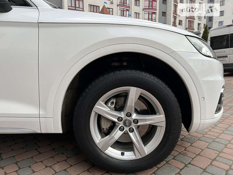 Позашляховик / Кросовер Audi Q5 2017 в Івано-Франківську
