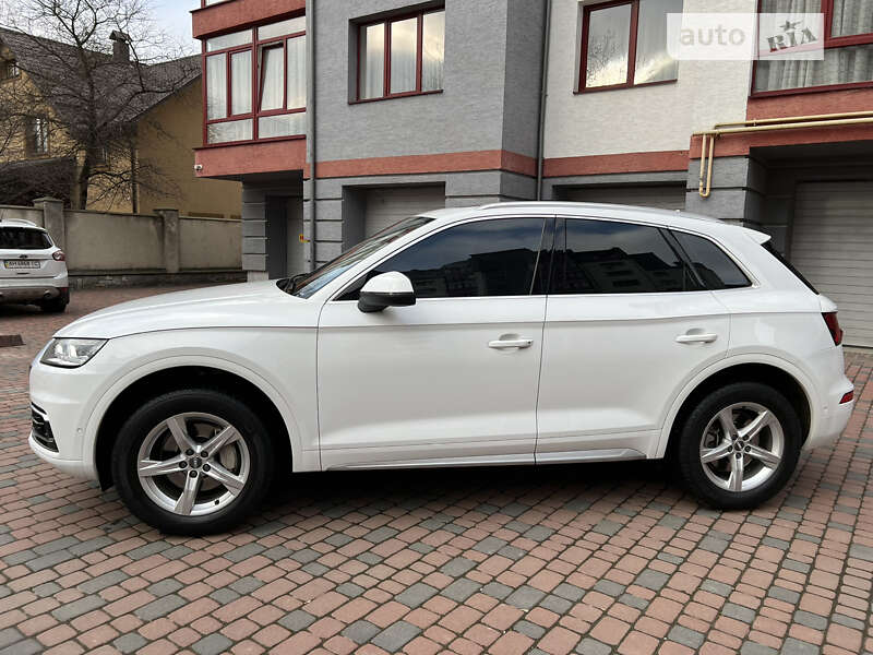 Позашляховик / Кросовер Audi Q5 2017 в Івано-Франківську