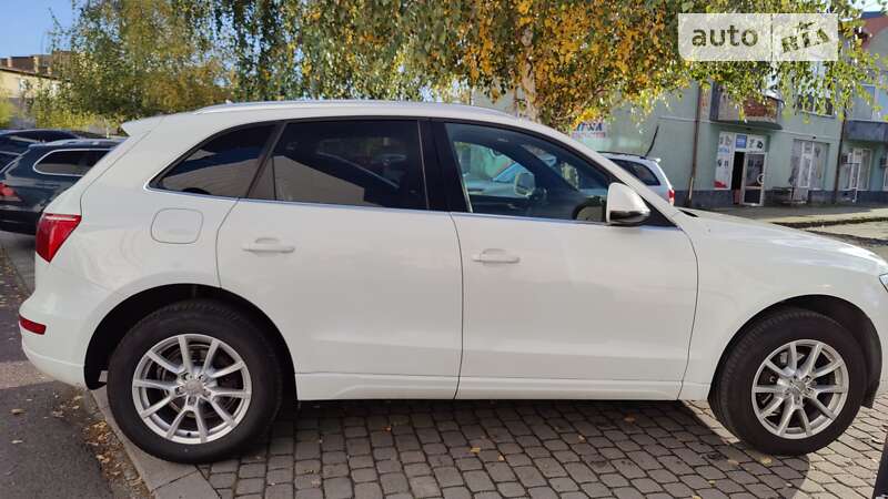 Внедорожник / Кроссовер Audi Q5 2010 в Ужгороде