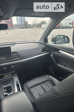 Внедорожник / Кроссовер Audi Q5 2017 в 