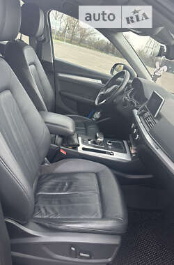 Внедорожник / Кроссовер Audi Q5 2017 в 