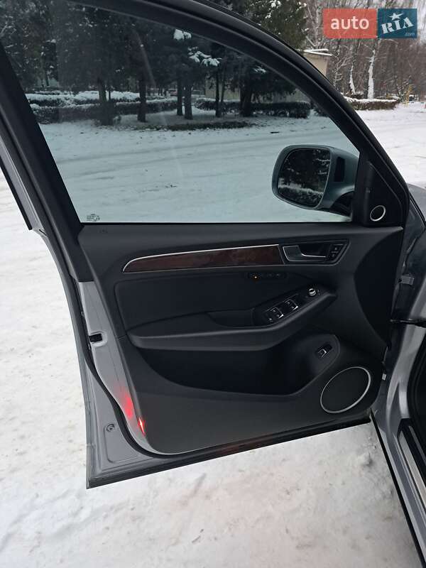 Позашляховик / Кросовер Audi Q5 2015 в Луцьку