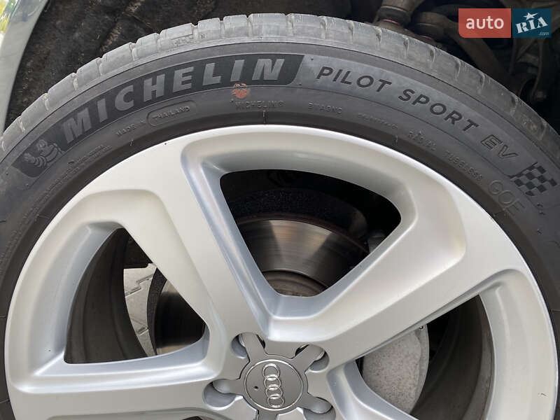 Позашляховик / Кросовер Audi Q5 2015 в Києві