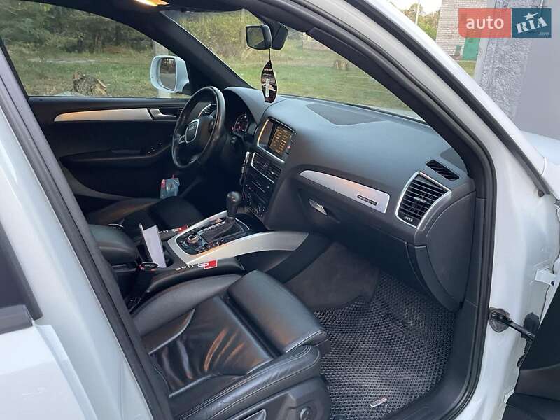 Внедорожник / Кроссовер Audi Q5 2010 в Днепре