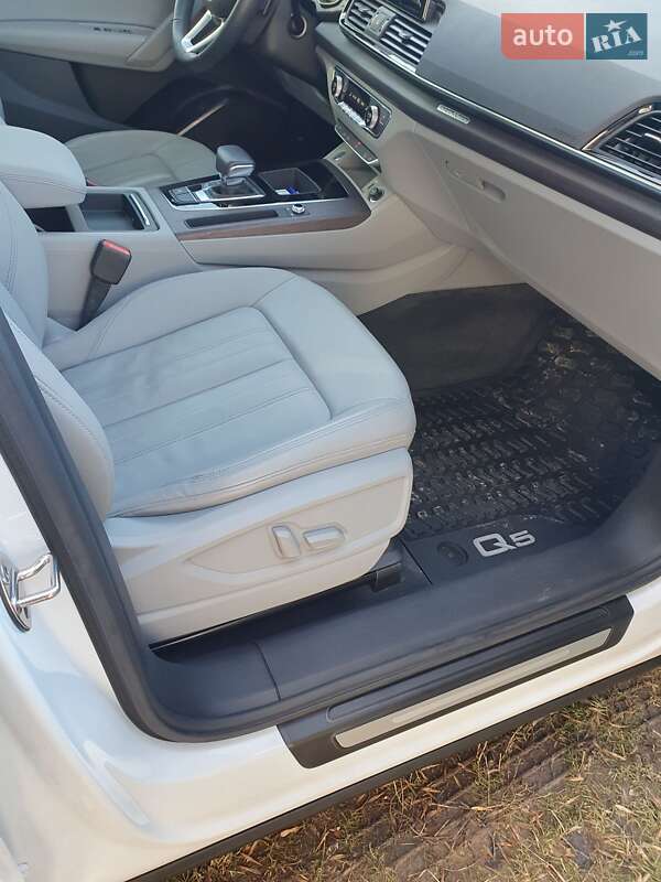 Позашляховик / Кросовер Audi Q5 2021 в Києві
