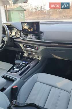 Внедорожник / Кроссовер Audi Q5 2021 в 
