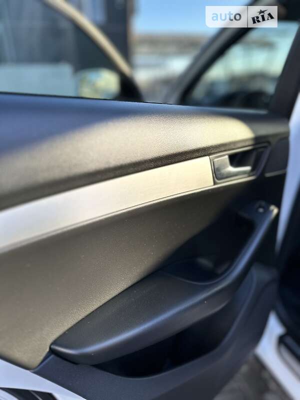 Внедорожник / Кроссовер Audi Q5 2011 в Черновцах