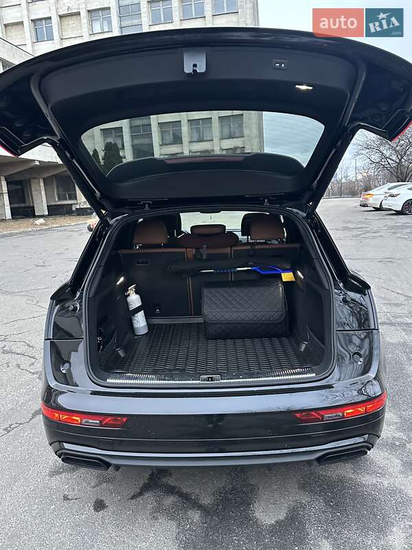 Внедорожник / Кроссовер Audi Q5 2021 в Киеве