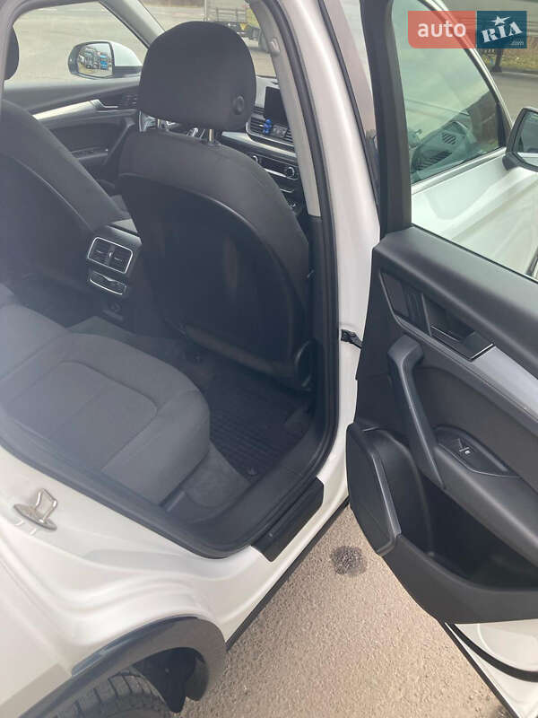 Позашляховик / Кросовер Audi Q5 2019 в Ужгороді