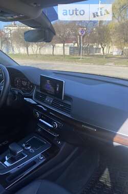 Внедорожник / Кроссовер Audi Q5 2018 в 